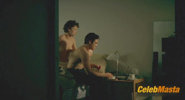 Charlize Theron Topless Photo Set from The Yards photo 6