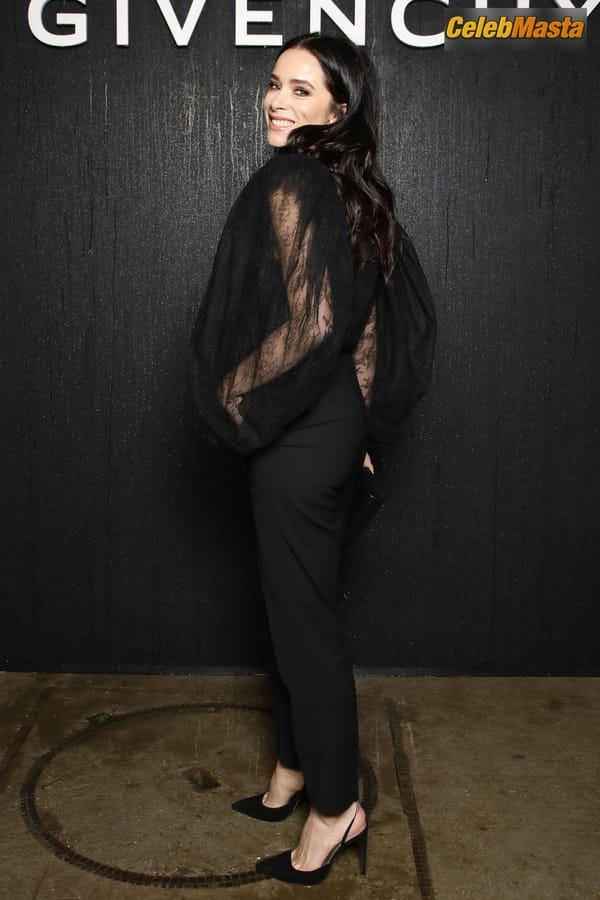 Abigail Spencer Photo Set: Seen At The Photocall Of The Givenchy Fashion Show Fall photo 8