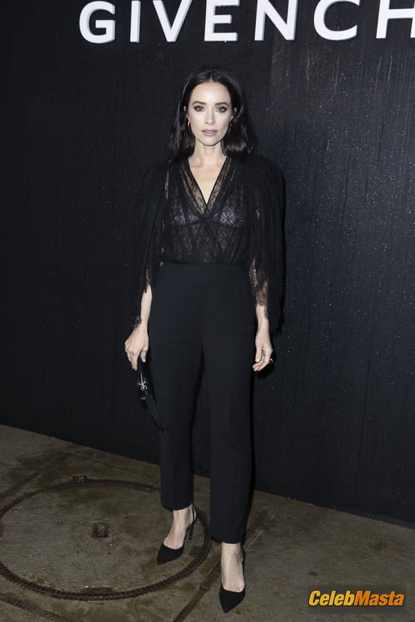 Abigail Spencer Photo Set: Seen At The Photocall Of The Givenchy Fashion Show Fall photo 20
