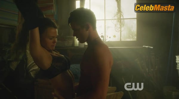 Aimee Teegarden Photo Set from Star-crossed photo 4