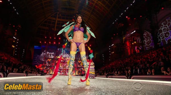 Adriana Lima Photo Collection from The Victoria’s Secret Fashion Show 2016 photo 4