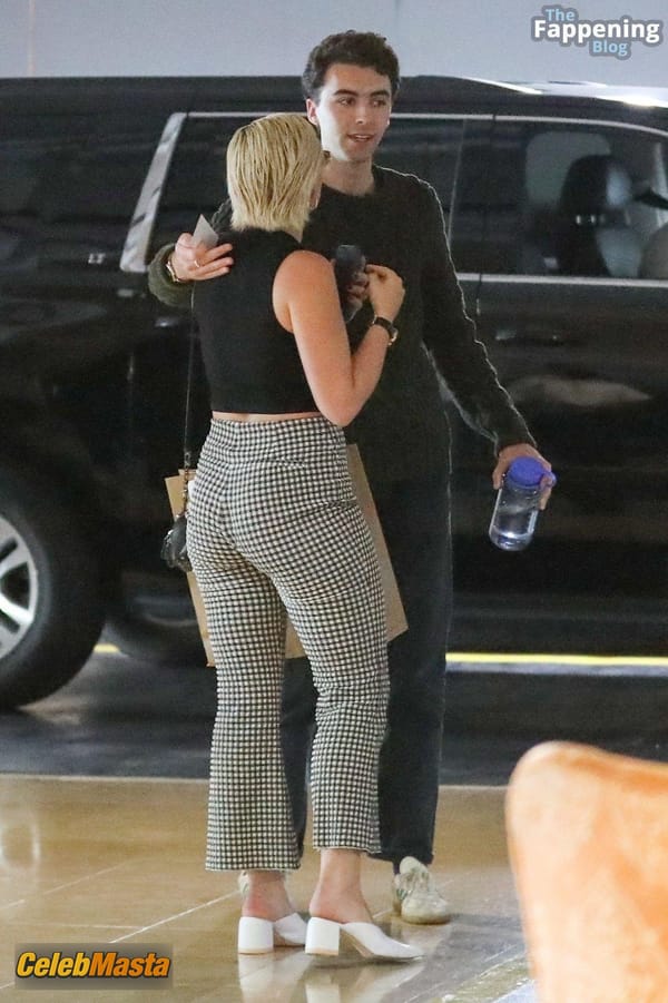 Florence Pugh Flaunts Braless Look In Beverly Hills photo 12