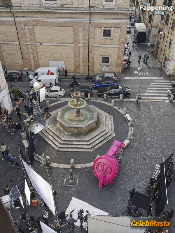 Florence Pugh Flashes Her Hot Tits During a Photoshoot for Valentinos New Campaign in Rome photo 7