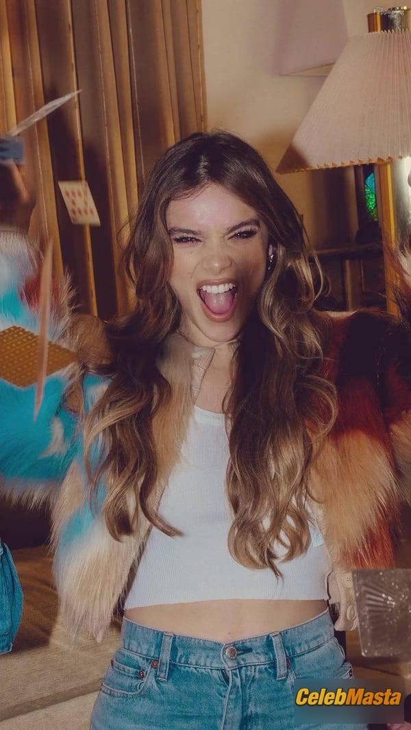 Hailee Steinfeld Photo Set photo 10