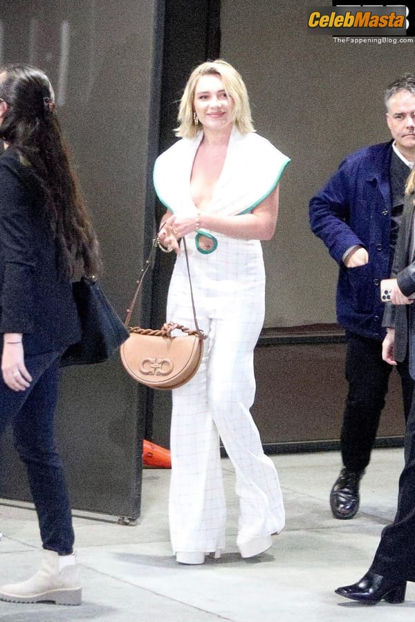 Florence Pugh Seen Flaunting Her Hot Figure In White At The Wonder Q and A In Los Angeles photo 10