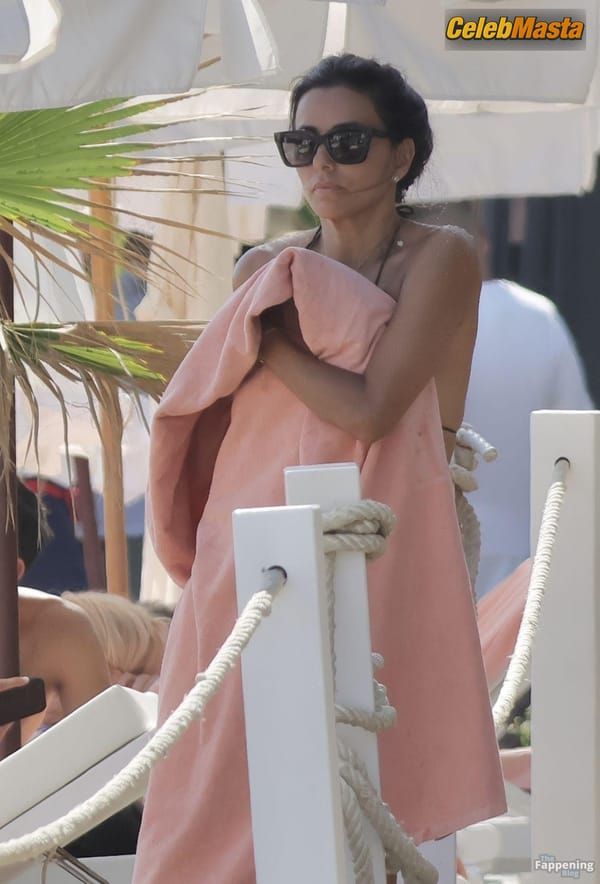Eva Longoria Seen Showing Off Her Sizzles Bikini Body At Marbella Beach In Spain photo 17