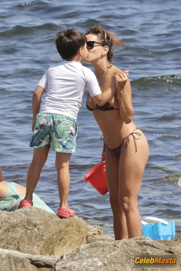 Eva Longoria Seen Showing Off Her Sizzles Bikini Body At Marbella Beach In Spain photo 30