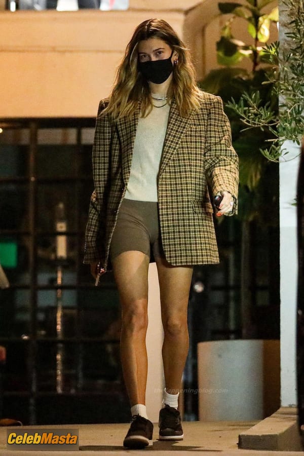 Hailey Baldwin Bieber leaves after a 4-hour long hair treatment at a Beverly Hills salon photo 13