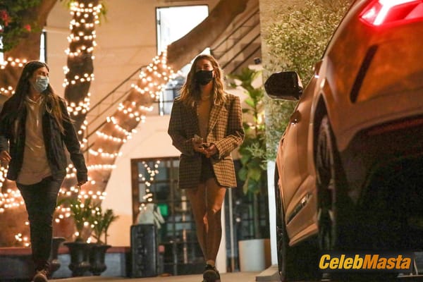 Hailey Baldwin Bieber leaves after a 4-hour long hair treatment at a Beverly Hills salon photo 19
