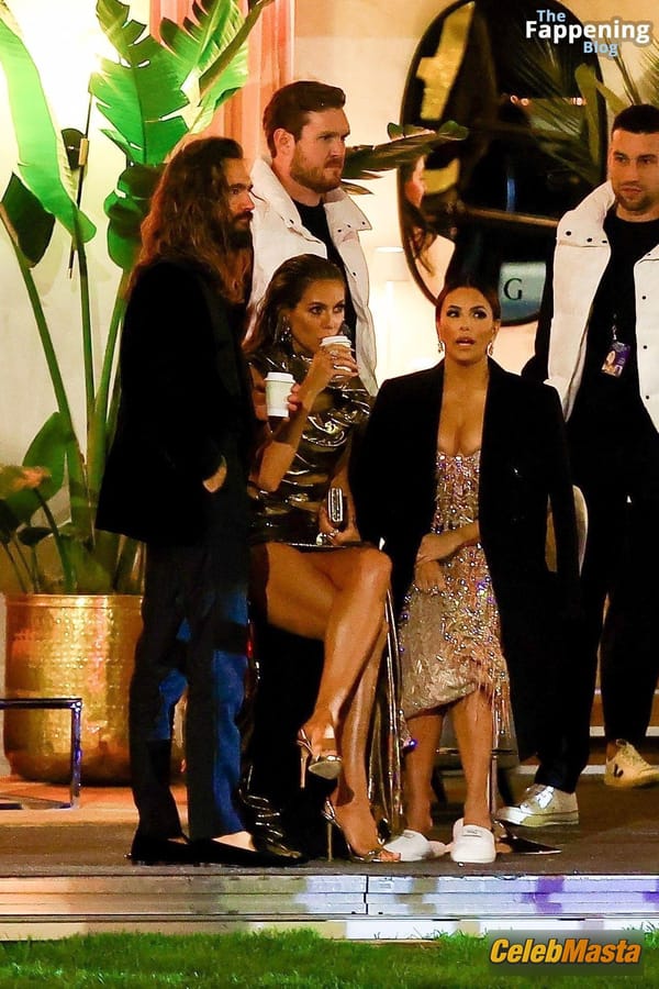 Eva Longoria Shows Off Her Luscious Cleavage At The Vanity Fair Oscar Party In Beverly Hills photo 7