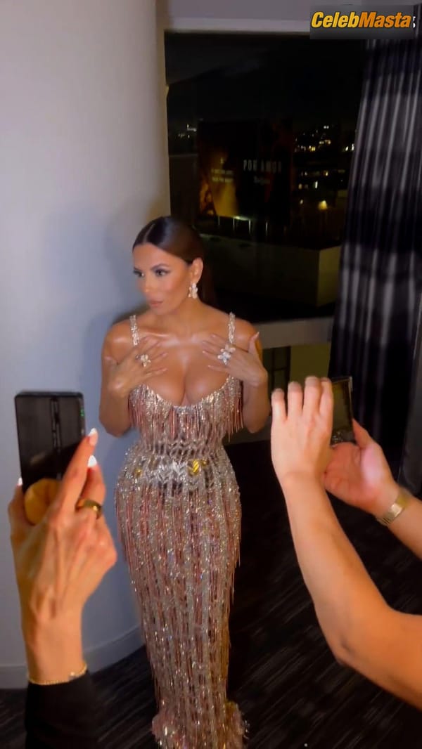 Eva Longoria Shows Off Her Luscious Cleavage At The Vanity Fair Oscar Party In Beverly Hills photo 12