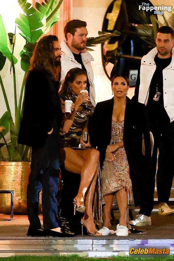 Eva Longoria Shows Off Her Luscious Cleavage At The Vanity Fair Oscar Party In Beverly Hills photo 51