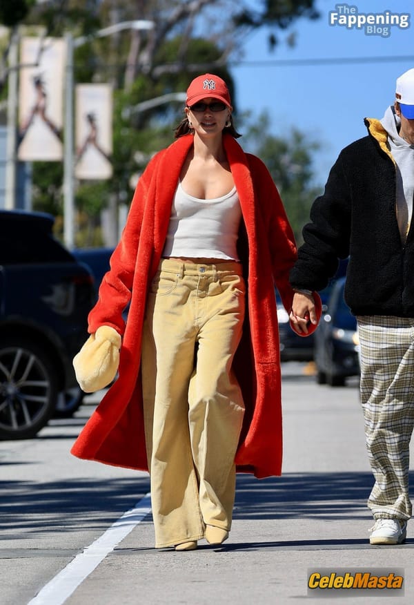 Hailey Baldwin Seen with Justin Bieber Holding Hands and Sharing a Hot Kiss as They Exit the Great White in West Hollywood photo 8