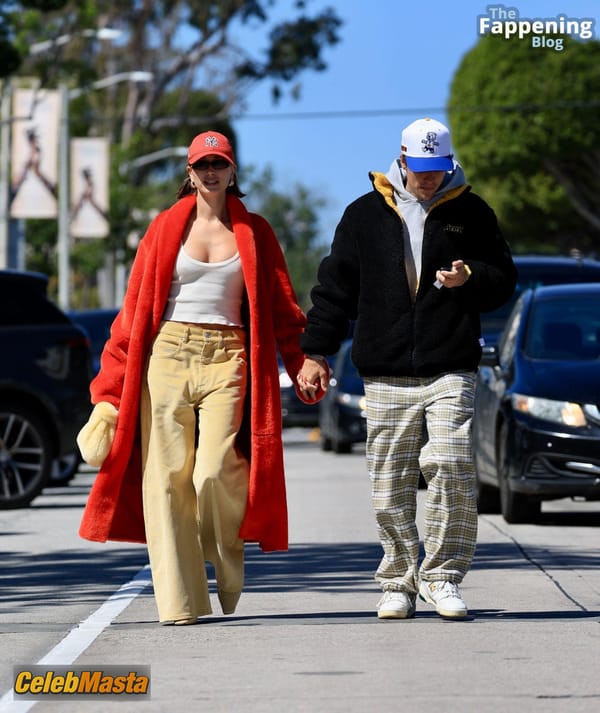 Hailey Baldwin Seen with Justin Bieber Holding Hands and Sharing a Hot Kiss as They Exit the Great White in West Hollywood photo 9