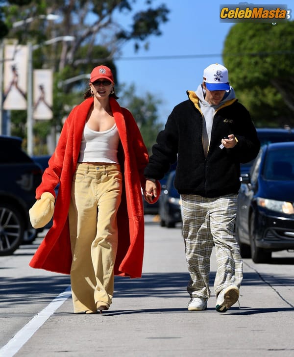 Hailey Baldwin Seen with Justin Bieber Holding Hands and Sharing a Hot Kiss as They Exit the Great White in West Hollywood photo 10