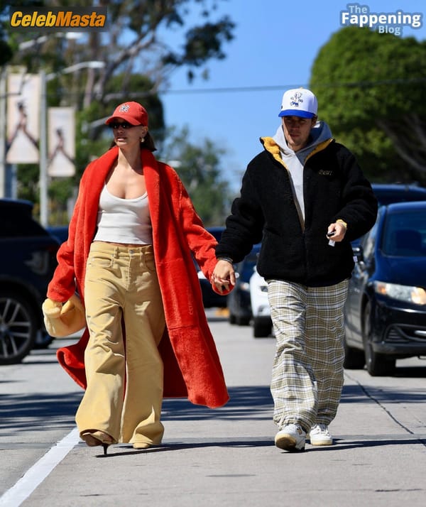 Hailey Baldwin Seen with Justin Bieber Holding Hands and Sharing a Hot Kiss as They Exit the Great White in West Hollywood photo 17