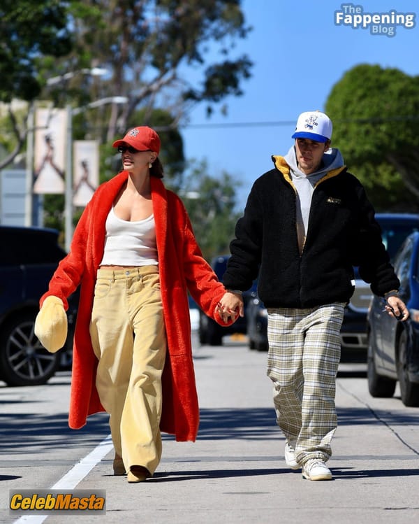 Hailey Baldwin Seen with Justin Bieber Holding Hands and Sharing a Hot Kiss as They Exit the Great White in West Hollywood photo 18
