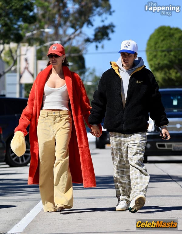 Hailey Baldwin Seen with Justin Bieber Holding Hands and Sharing a Hot Kiss as They Exit the Great White in West Hollywood photo 20