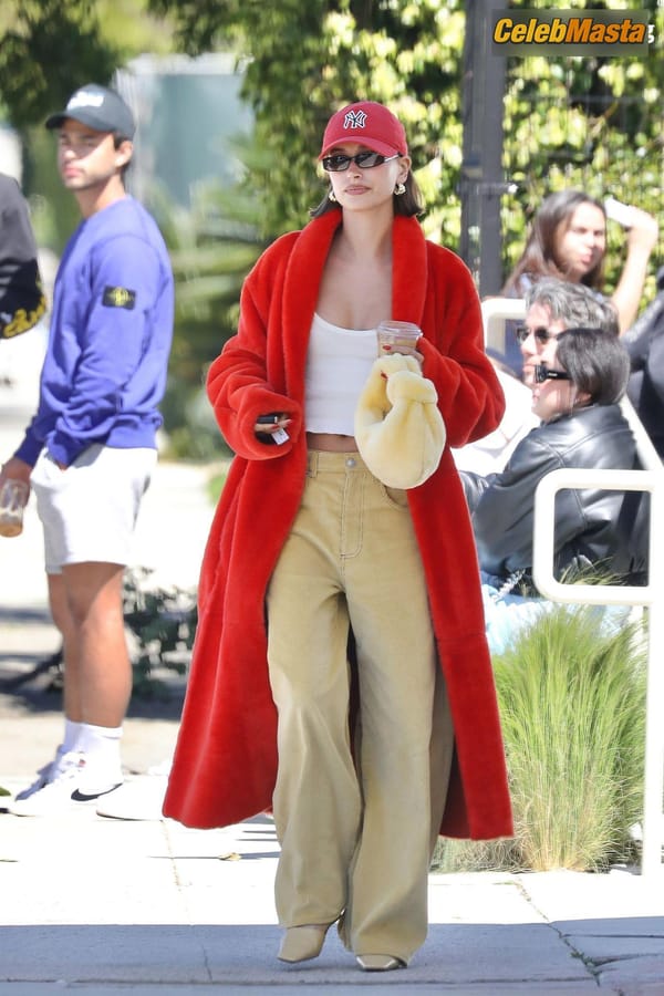 Hailey Baldwin Seen with Justin Bieber Holding Hands and Sharing a Hot Kiss as They Exit the Great White in West Hollywood photo 24