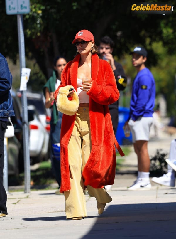 Hailey Baldwin Seen with Justin Bieber Holding Hands and Sharing a Hot Kiss as They Exit the Great White in West Hollywood photo 25