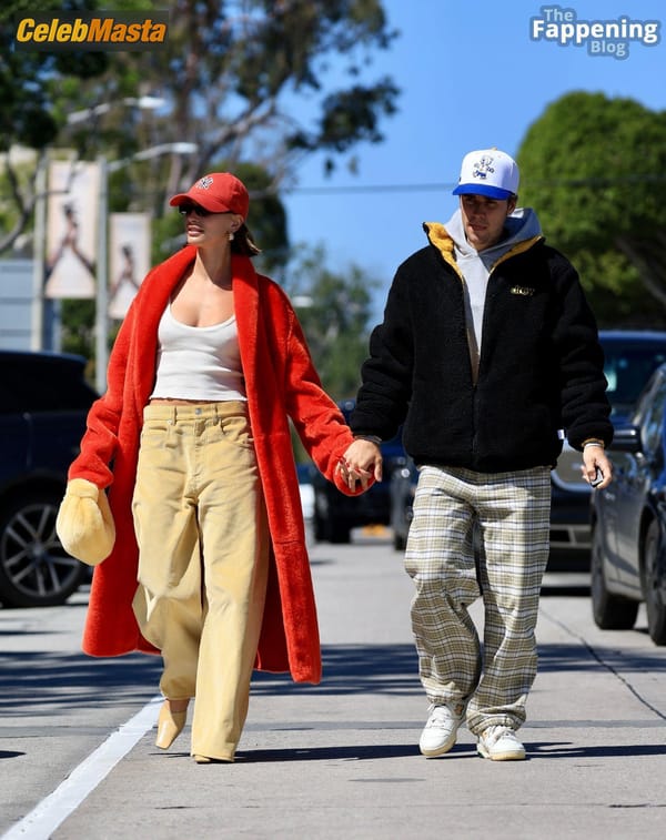 Hailey Baldwin Seen with Justin Bieber Holding Hands and Sharing a Hot Kiss as They Exit the Great White in West Hollywood photo 26