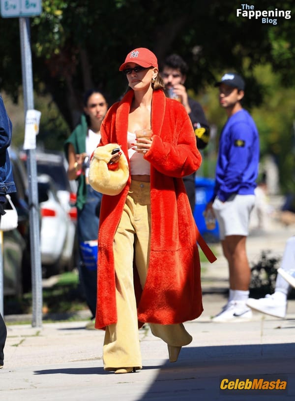 Hailey Baldwin Seen with Justin Bieber Holding Hands and Sharing a Hot Kiss as They Exit the Great White in West Hollywood photo 27