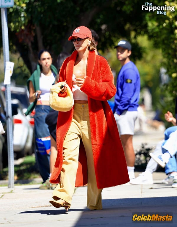 Hailey Baldwin Seen with Justin Bieber Holding Hands and Sharing a Hot Kiss as They Exit the Great White in West Hollywood photo 30