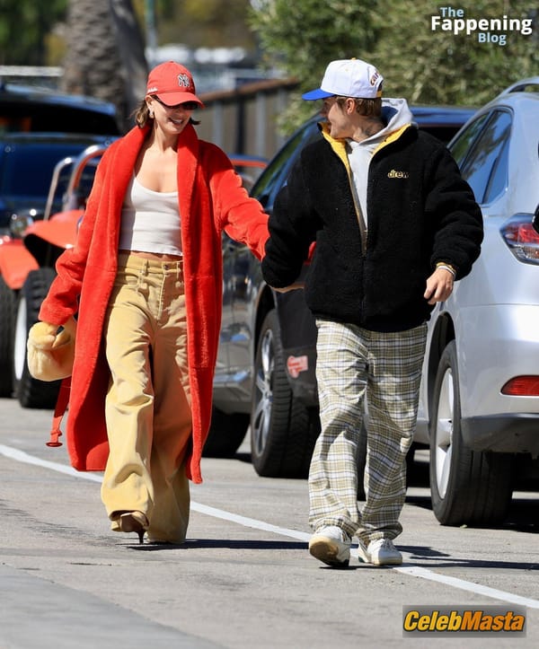 Hailey Baldwin Seen with Justin Bieber Holding Hands and Sharing a Hot Kiss as They Exit the Great White in West Hollywood photo 36