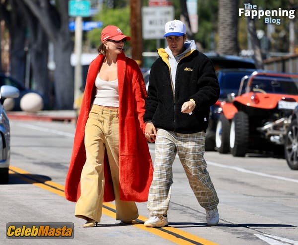 Hailey Baldwin Seen with Justin Bieber Holding Hands and Sharing a Hot Kiss as They Exit the Great White in West Hollywood photo 39