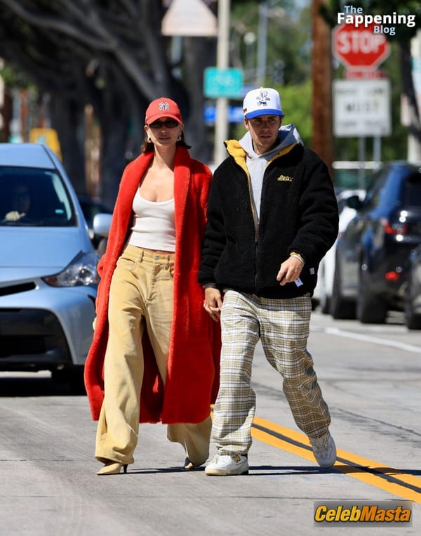 Hailey Baldwin Seen with Justin Bieber Holding Hands and Sharing a Hot Kiss as They Exit the Great White in West Hollywood photo 40