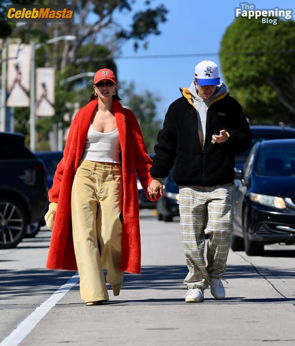 Hailey Baldwin Seen with Justin Bieber Holding Hands and Sharing a Hot Kiss as They Exit the Great White in West Hollywood photo 44