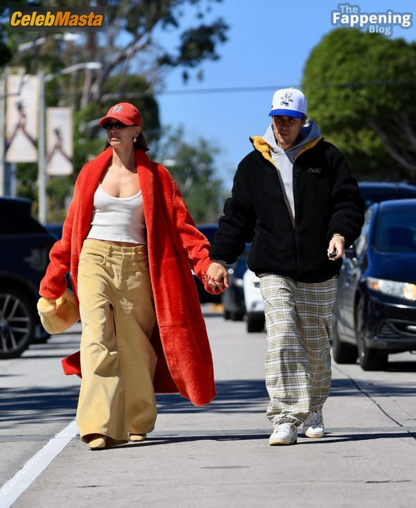 Hailey Baldwin Seen with Justin Bieber Holding Hands and Sharing a Hot Kiss as They Exit the Great White in West Hollywood photo 45
