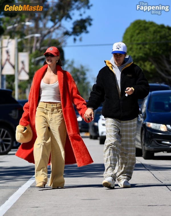 Hailey Baldwin Seen with Justin Bieber Holding Hands and Sharing a Hot Kiss as They Exit the Great White in West Hollywood photo 46