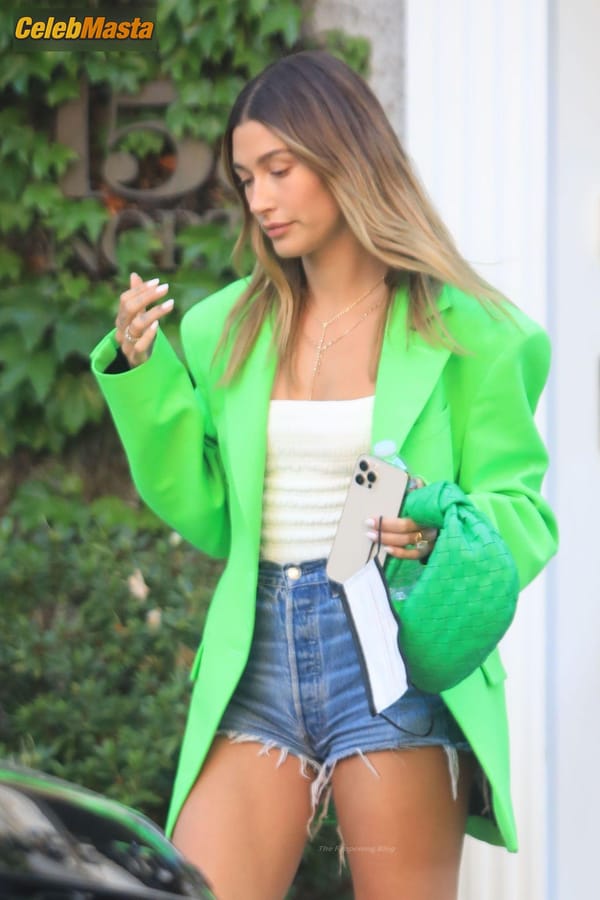 Hailey Baldwin Displays Her Hot Legs In Short Shorts in Beverly Hills photo 6