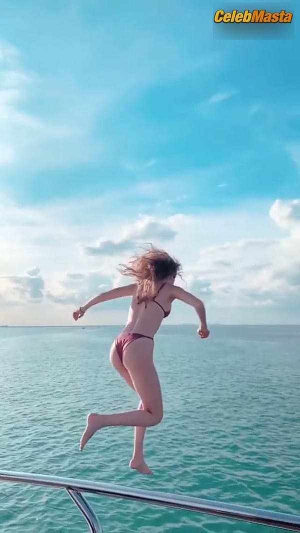 Gigi Hadid On Yacht With Brother Anwar Hadid And Some Friends in Miami photo 59