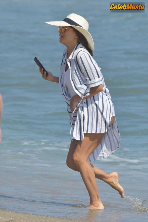 Eva Longoria and husband Pepe Baston seen on a family holiday at the beach in Marbella photo 19