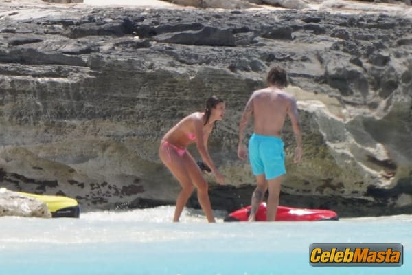 Hailey Baldwin Having A Romantic Getaway in Turks Caicos photo 8