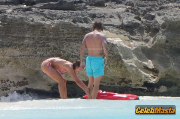 Hailey Baldwin Having A Romantic Getaway in Turks Caicos photo 18
