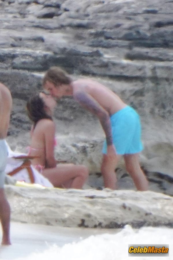 Hailey Baldwin Having A Romantic Getaway in Turks Caicos photo 41