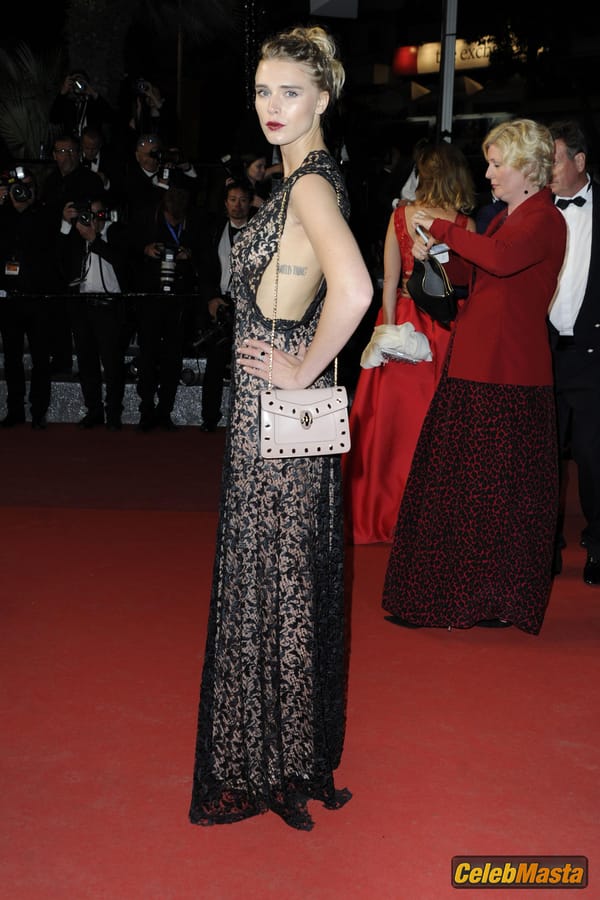 Gaia Weiss Sideboob at the Hands of Stone photocall at the Palais Des Festivals in Cannes, France photo 30