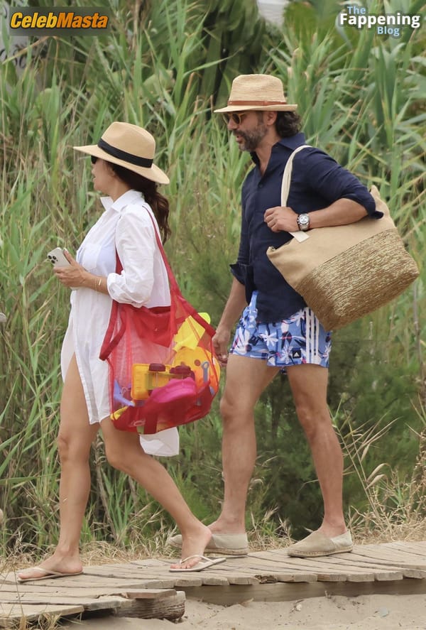 Eva Longoria Spotted Showing Off Her Amazing Bikini Body Wearing A Hot Blue Bikini In Marbella Beach photo 34