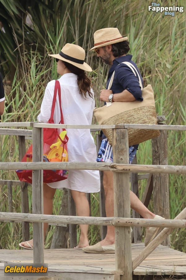 Eva Longoria Spotted Showing Off Her Amazing Bikini Body Wearing A Hot Blue Bikini In Marbella Beach photo 35