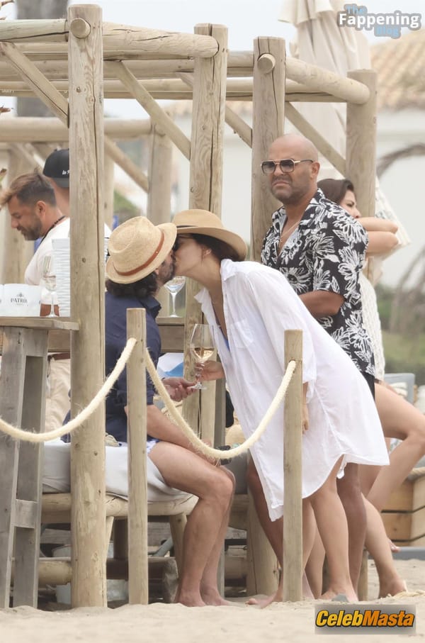 Eva Longoria Spotted Showing Off Her Amazing Bikini Body Wearing A Hot Blue Bikini In Marbella Beach photo 37
