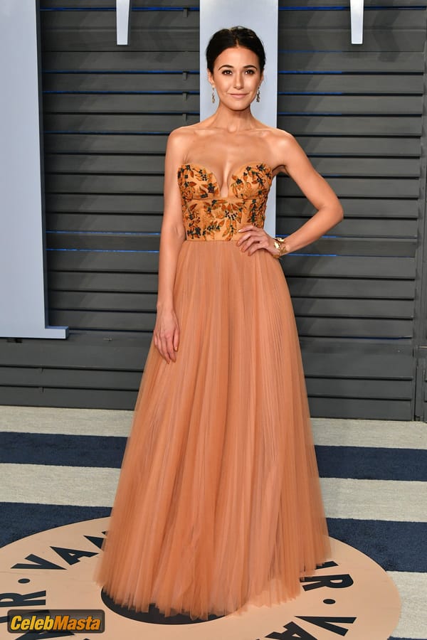 Emmanuelle Chriqui at the 2018 Vanity Fair Oscar Party in Beverly Hills photo 5