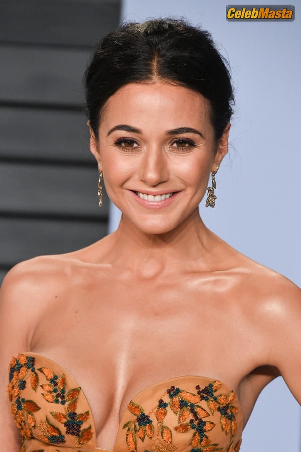 Emmanuelle Chriqui at the 2018 Vanity Fair Oscar Party in Beverly Hills photo 7