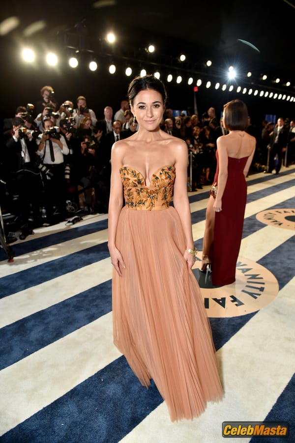 Emmanuelle Chriqui at the 2018 Vanity Fair Oscar Party in Beverly Hills photo 16