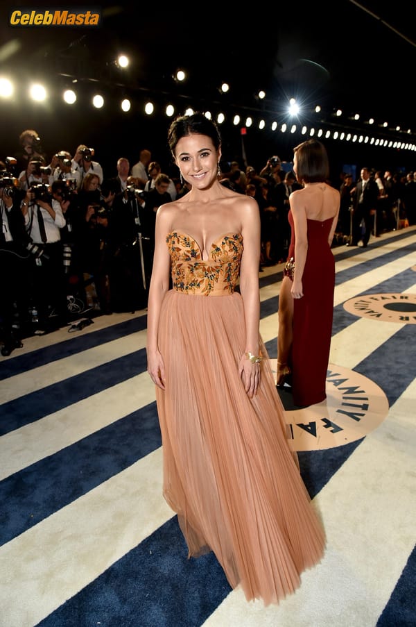 Emmanuelle Chriqui at the 2018 Vanity Fair Oscar Party in Beverly Hills photo 35