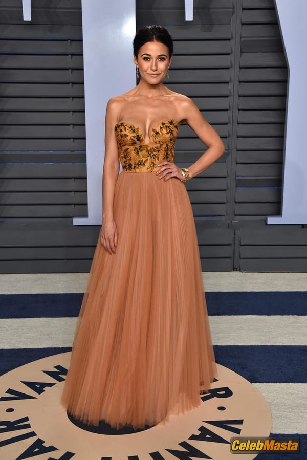 Emmanuelle Chriqui at the 2018 Vanity Fair Oscar Party in Beverly Hills photo 42