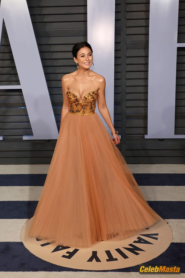 Emmanuelle Chriqui at the 2018 Vanity Fair Oscar Party in Beverly Hills photo 44