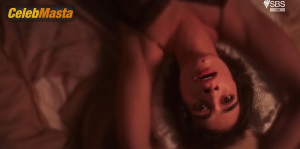 Photo Gallery: Michela De Rossi in While The Men Are Away photo 11